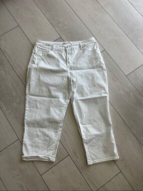 Style & Co. White Curvy Capri Pants